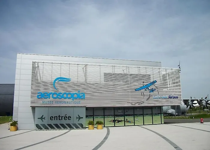 Le Central - Chambre Privative Avec Salon Et Terrasse Privee Casa de hóspedes *