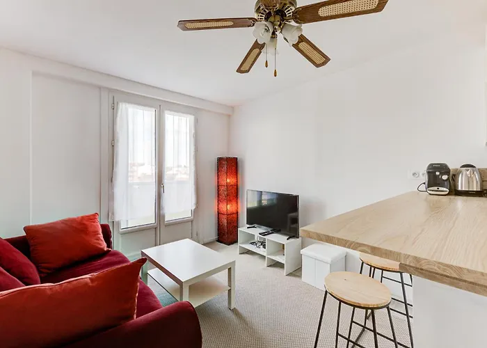 بيت ضيافة Le Central - Chambre Privative Avec Salon Et Terrasse Privee