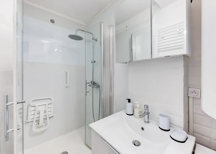 Le Central - Chambre Privative Avec Salon Et Terrasse Privee ゲストハウス