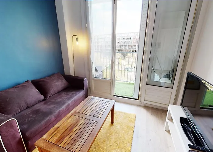 Гостевой дом Le Central - Chambre Privative Avec Salon Et Terrasse Privee *